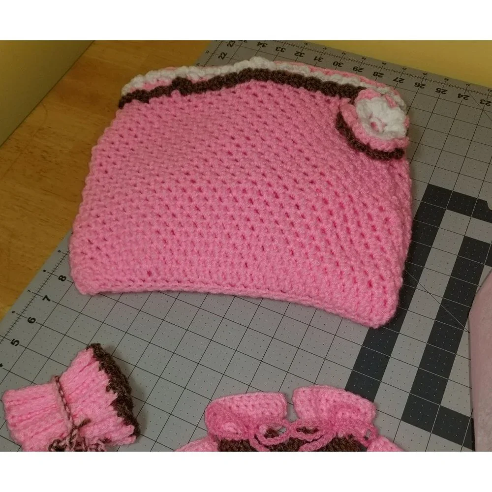 Dog or Cat Sling Carrier Purse has leash inside small or medium size pet